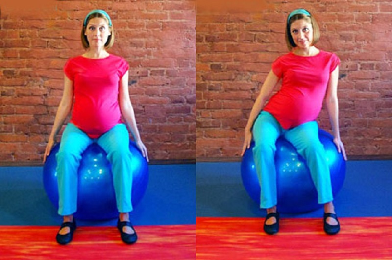 Упражнение №2 с фитболом для беременных