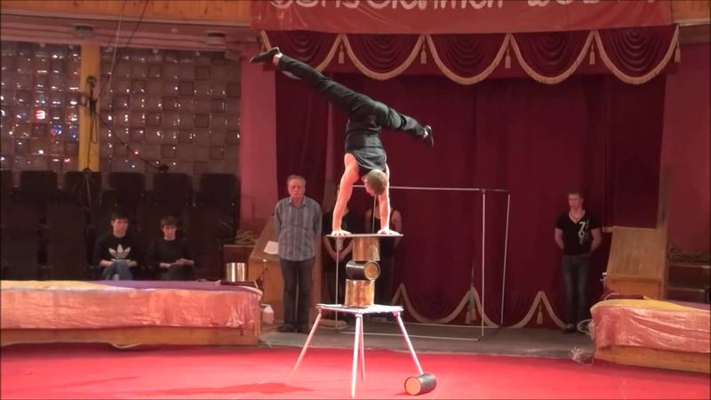 7 основных упражнений на баланс борде для цирка и акробатики